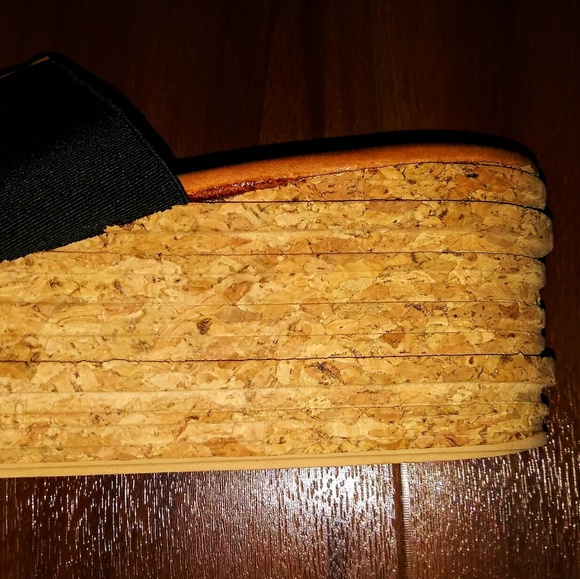 Andre Assous 'Noa' Slide Wedge - Picture 5 of 7